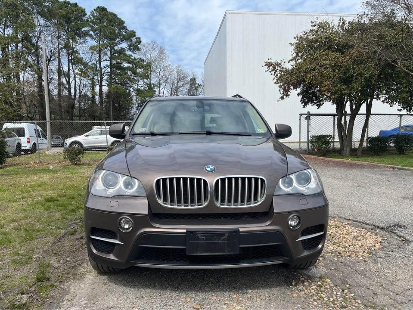 2012 Brown /Tan BMW X5 xDrive 35D (5UXZW0C59CL) with an 3.0 M57 i6 engine, 6 Speed Auto transmission, located at 5700 Curlew Drive, Norfolk, VA, 23502, (757) 455-6330, 36.841885, -76.209412 - Photo#2